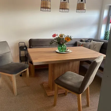 Wanderstube Am Loens Felsen *